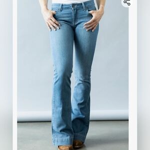 Kimes  Ranch Women's Lola Soho Medium  Wash Trouser Cut Flare Jeans